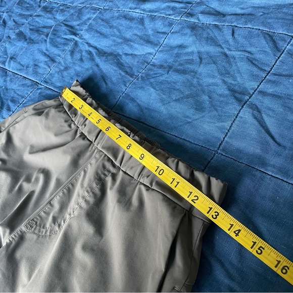 Vuori Miles Ankle Pant. Size S in Ash Color - Picture 8 of 10